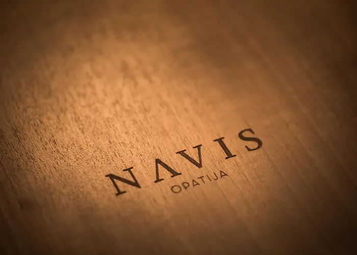 호텔 Boutique & Design Navis - Small Luxury Of The World 5*