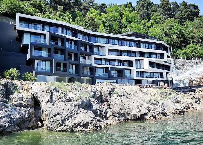 호텔 Boutique & Design Navis - Small Luxury Of The World 5*